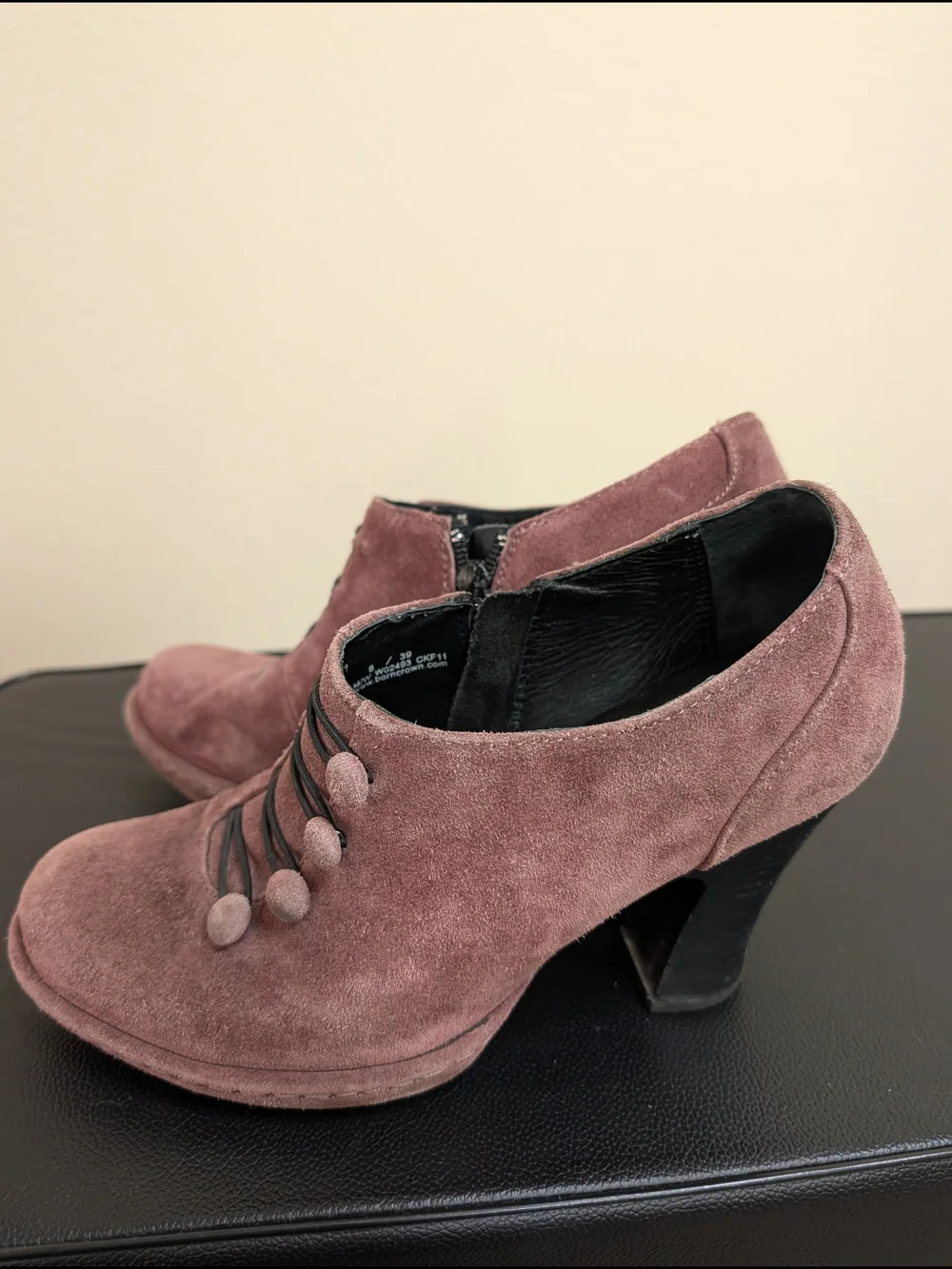 Born Crown 8 Mauve Suede Button‎ Accent Ankle Boots - Picture 4 of 10
